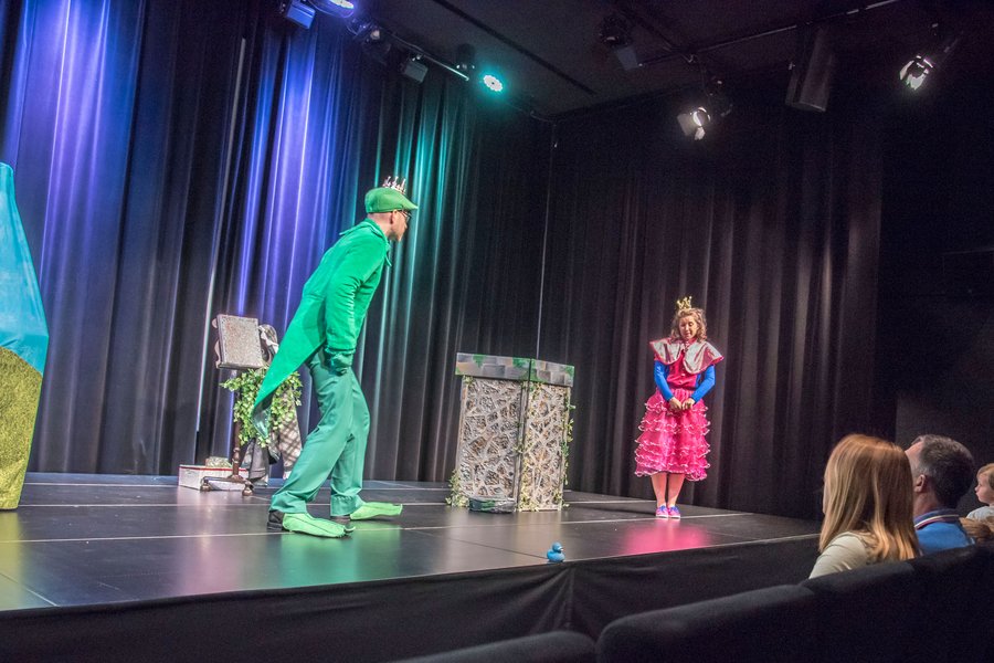 koffertheater froschkoenig fidibus prinzessin gummiente bybalzer