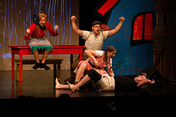 die kleine hexe schwinger haus tisch bybalzer